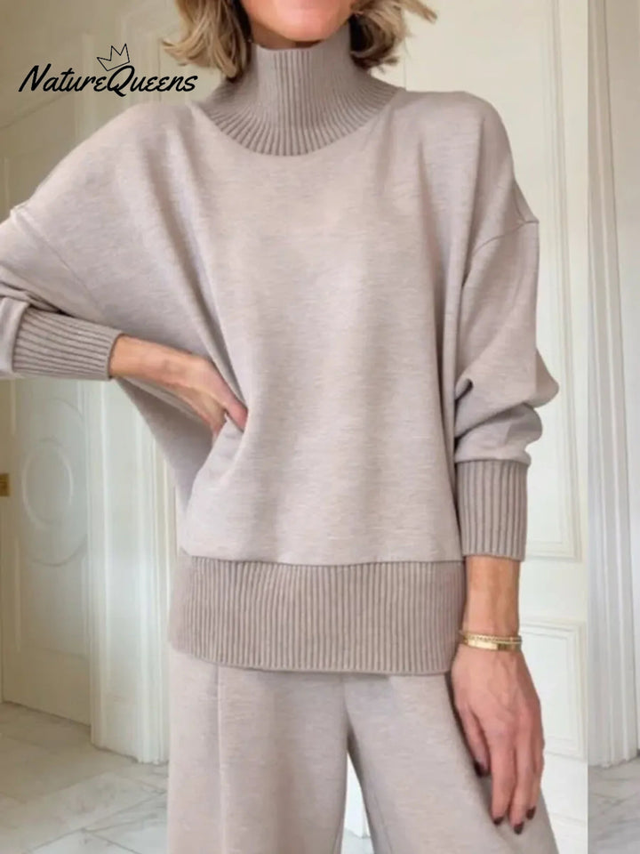 Complete two-piece set with stand-up collar and side zipper, with straight pants