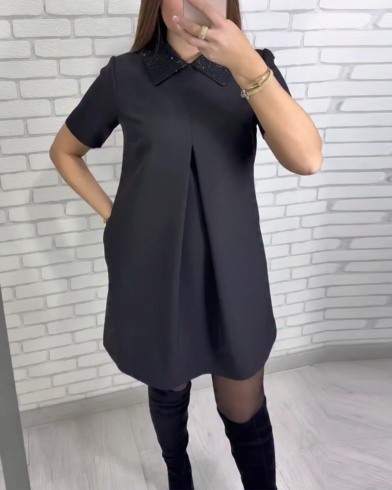 Elegante abito da donna con colletto alla coreana