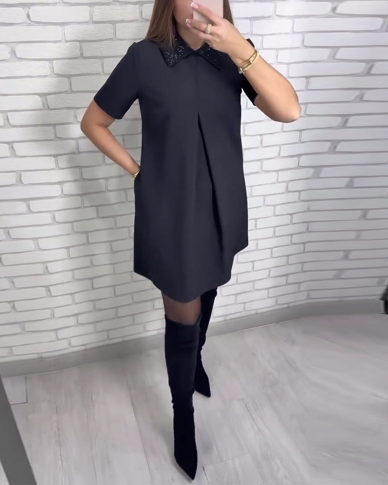 Elegante abito da donna con colletto alla coreana