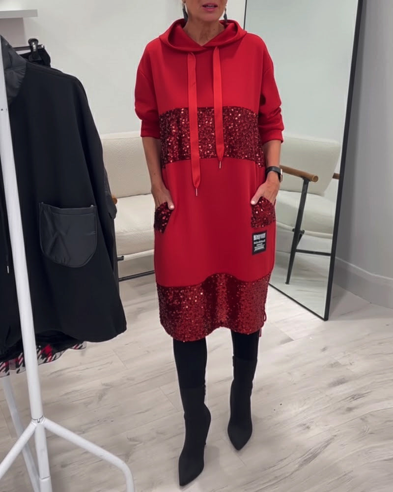 Benvenuti all'abito con cappuccio e patchwork di tendenza