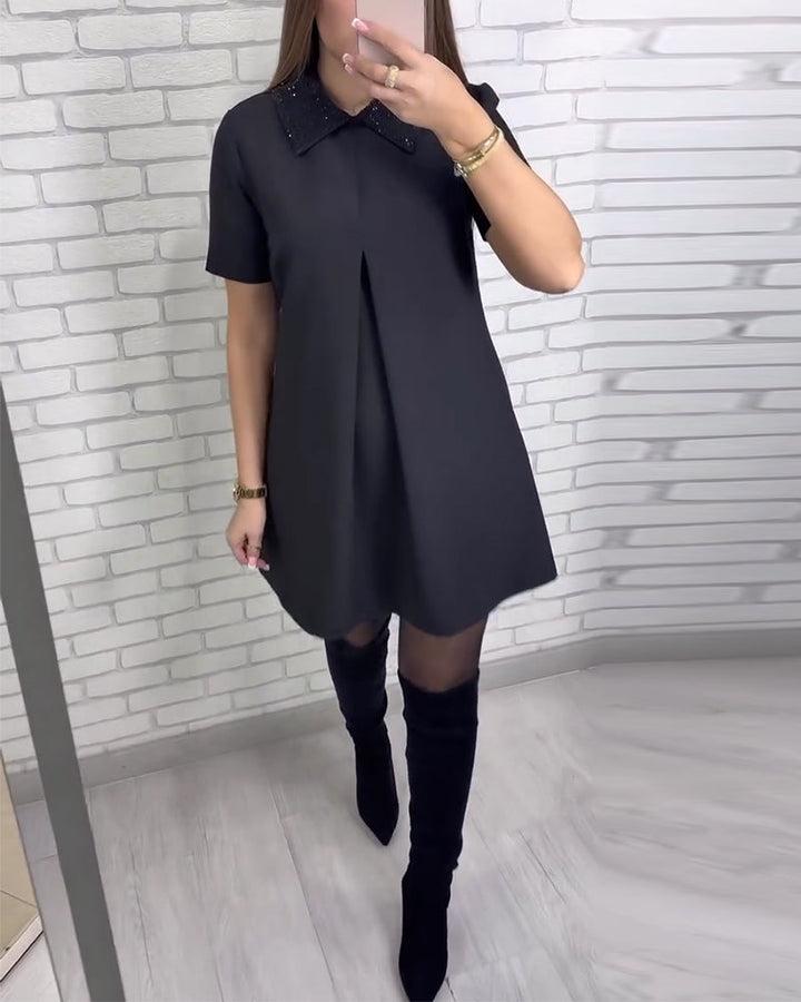 Elegante abito da donna con colletto alla coreana