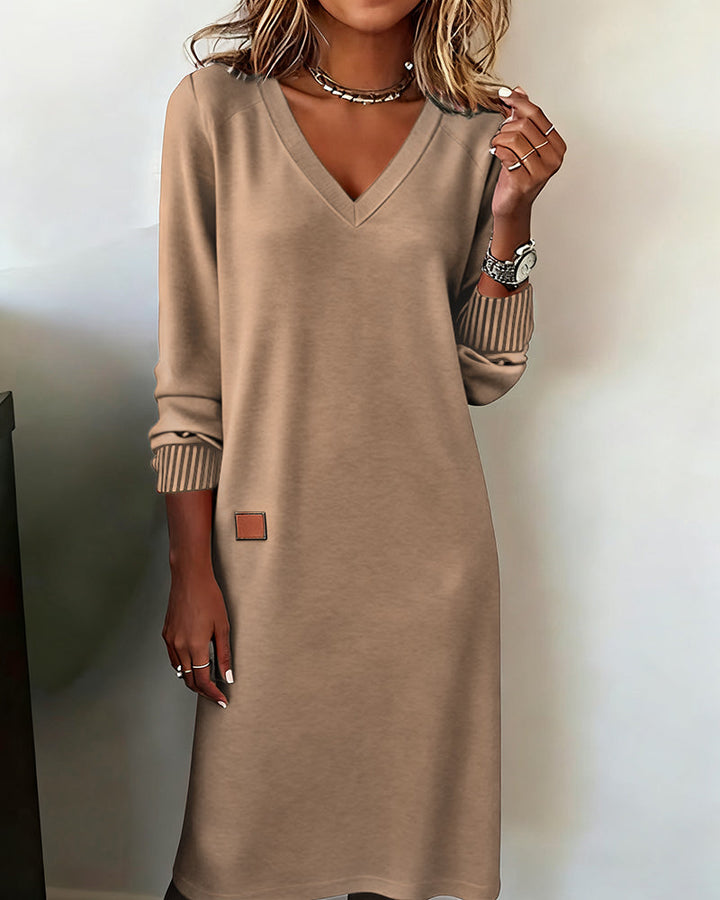 Elegante abito in maglia con scollo a V