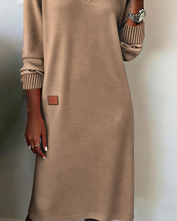 Elegante abito in maglia con scollo a V