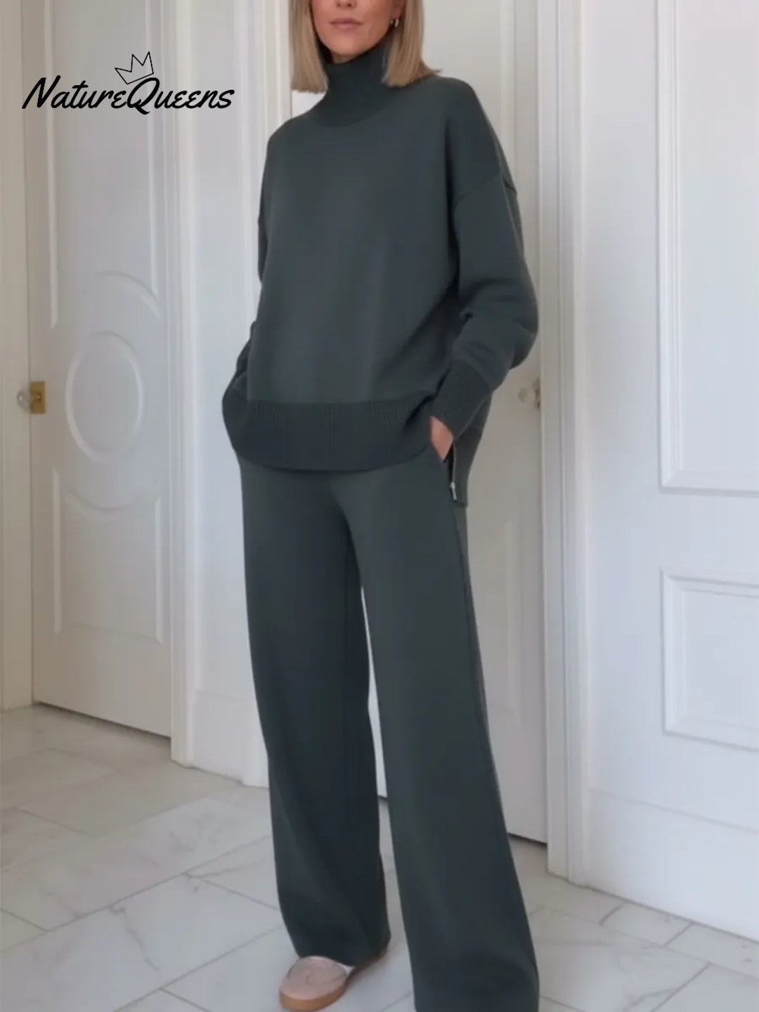 Complete two-piece set with stand-up collar and side zipper, with straight pants