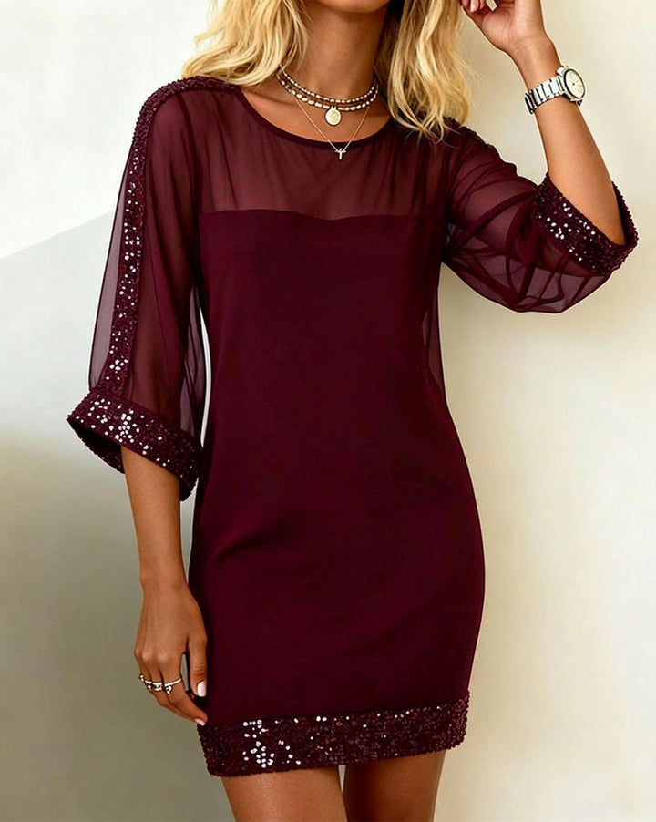 Abito con paillettes e inserti in mesh con scollo rotondo