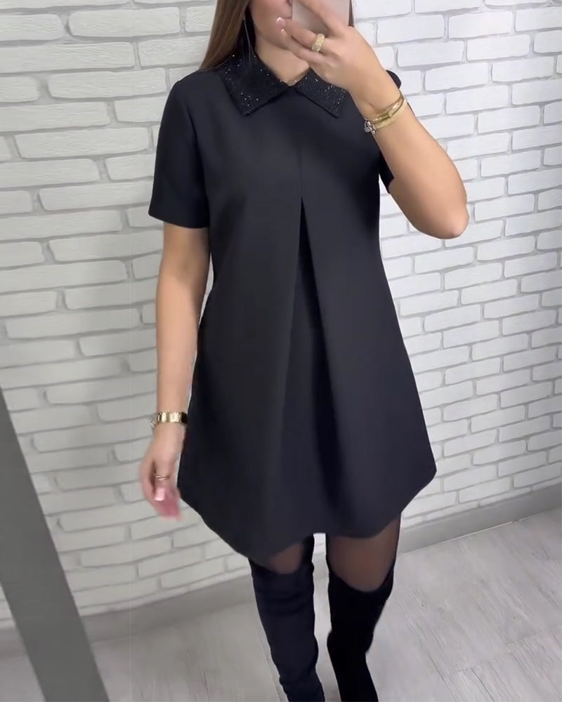 Elegante abito da donna con colletto alla coreana