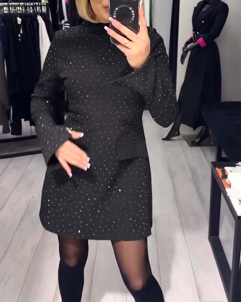 Abito elegante da donna con paillettes