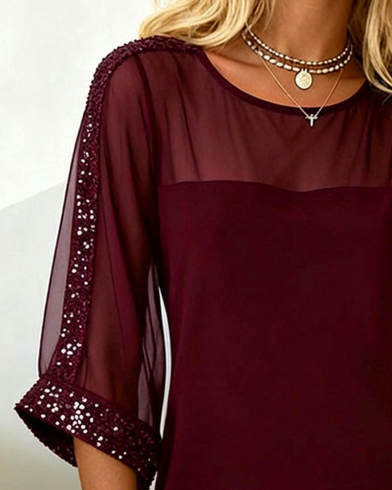 Abito con paillettes e inserti in mesh con scollo rotondo